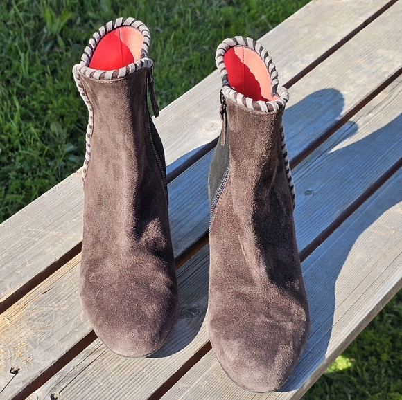 Pas De Rouge suede ankle boots - Picture 5 of 10